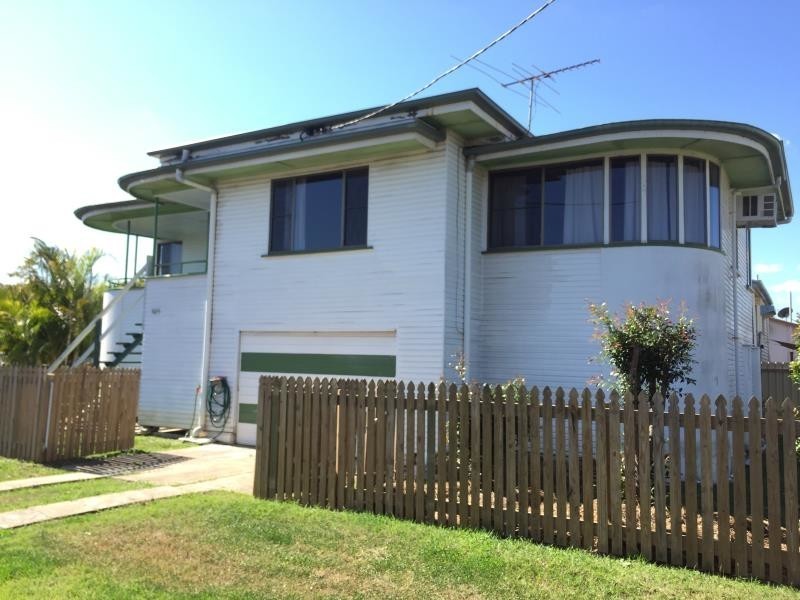 305 East Street, Depot Hill QLD 4700